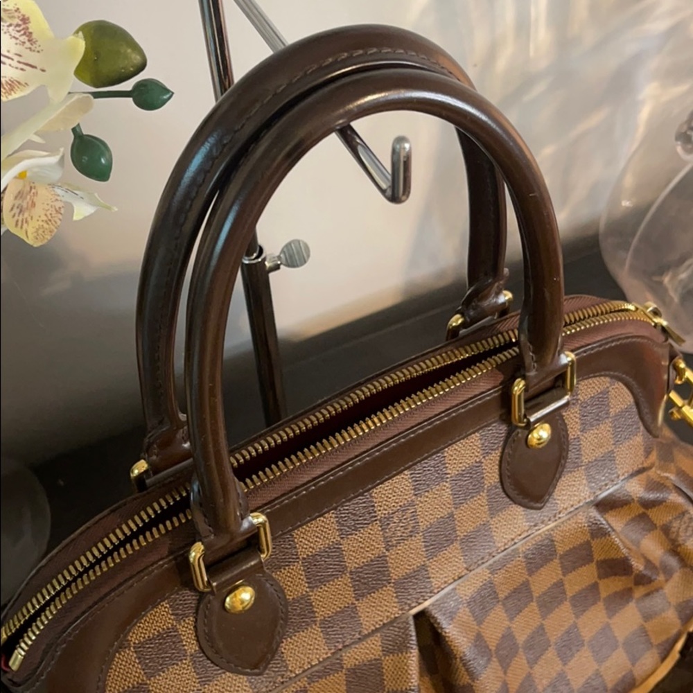 Authentic Louis Vuitton Classic Trevi PM Bag - Picture 4 of 17